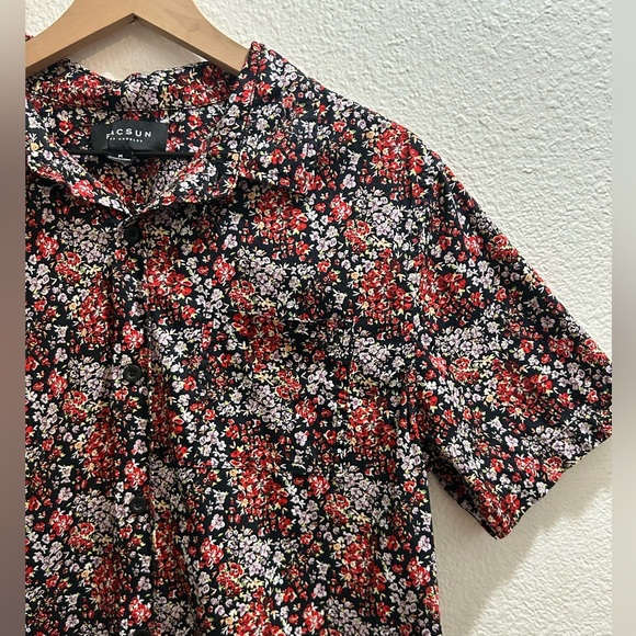 PacSun short-sleeved button-down shirt with a red and black floral print size M - Picture 4 of 7